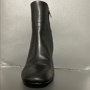 Black Ankle Boots with Smooth Leather and Zipper Closure
